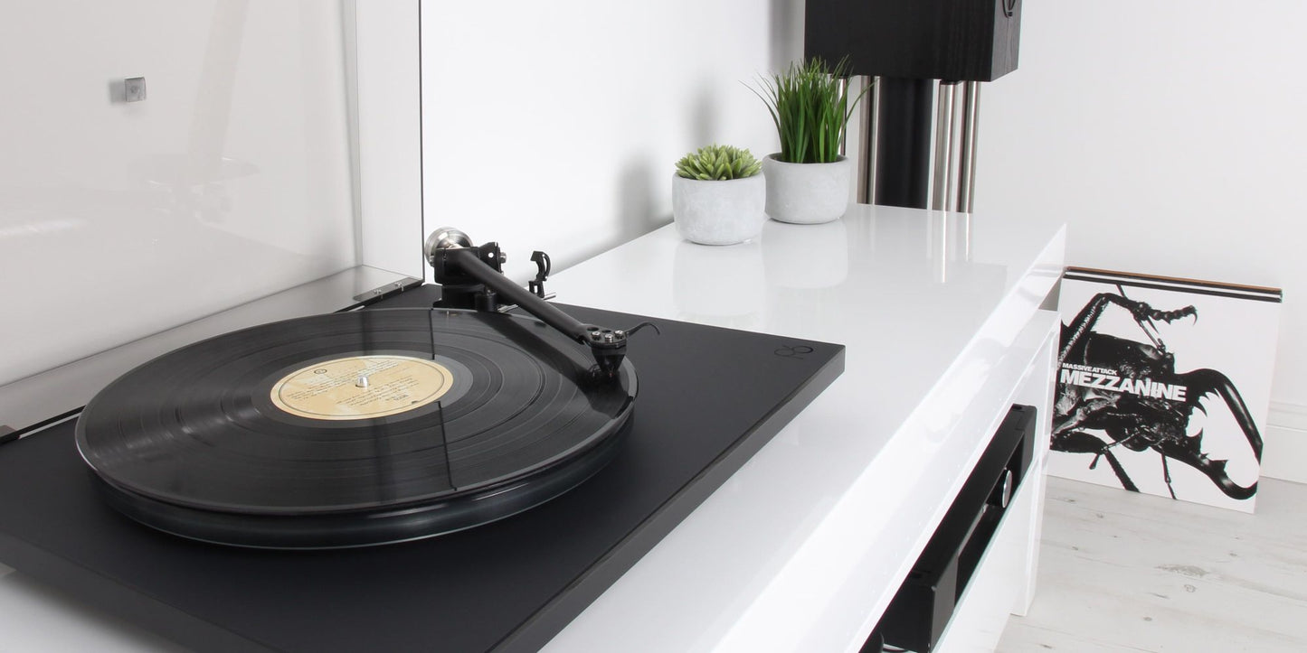 Rega Planar 6 Turntable