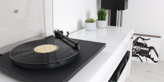 Rega Planar 6 Turntable