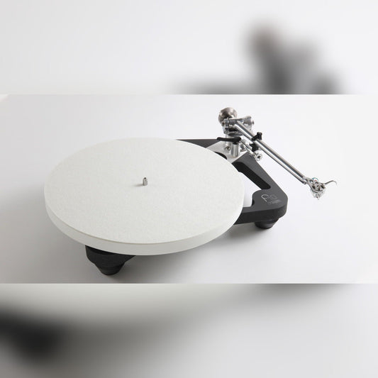 Rega Planar 10 Turntable